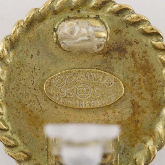 CHANEL Vintage Black Logo Earrings - Picture 8 of 9